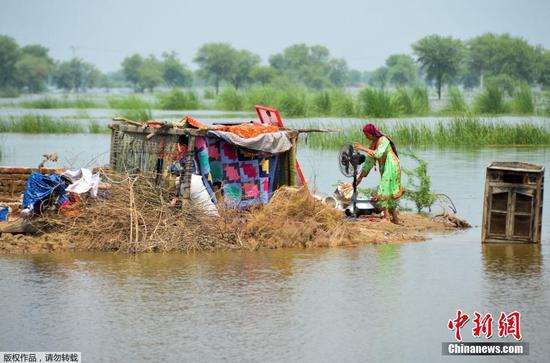 China sends humanitarian supplies to flood-ravaged Pakistan