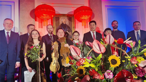 中国驻波兰使馆举办“当丝绸遇上琥珀”音乐会