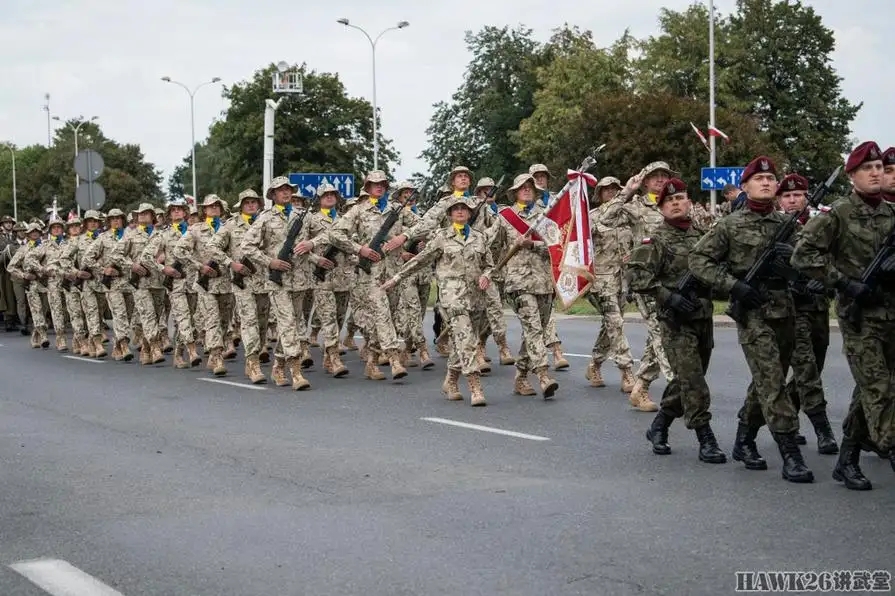 波兰国防部长称将大规模扩充军力