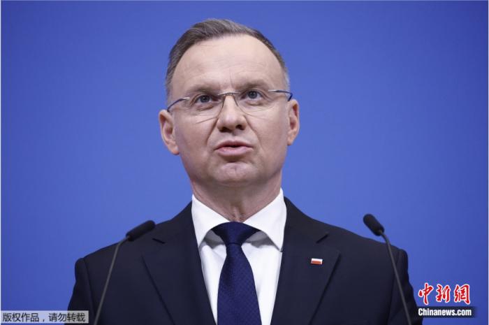 波兰总统杜达签署了有关暂停执行《欧洲常规武装力量条约》的法律