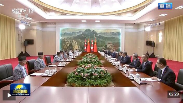 习近平会见尼泊尔总理奥利