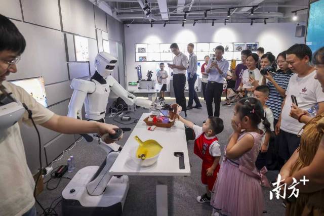 中国首个机器人署：让深圳孩子成为机器人时代“原住民”
