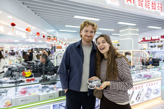 来中国必逛的“手信街”，我只服华强北｜洋客商带广货