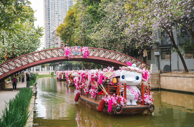 顶流“大湾鸡”，春节档期已排满！