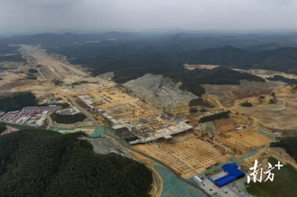 广州新机场，为何建在佛山？| 粤有料