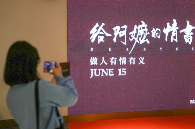 “阿公、姥爷都是当年远赴南洋打拼的广东汕头人”，“阿嬷”全球热映，华人女子讲述：曾回汕头认亲，外婆寻根意识很深