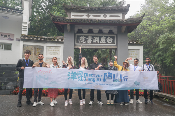  Foreign internet celebrities explore the beauty of nature, culture and development in Mount Lu