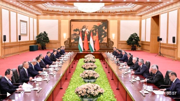 独家视频丨习近平同拉赫蒙会谈：今天再次同老朋友相聚 我感到很亲切